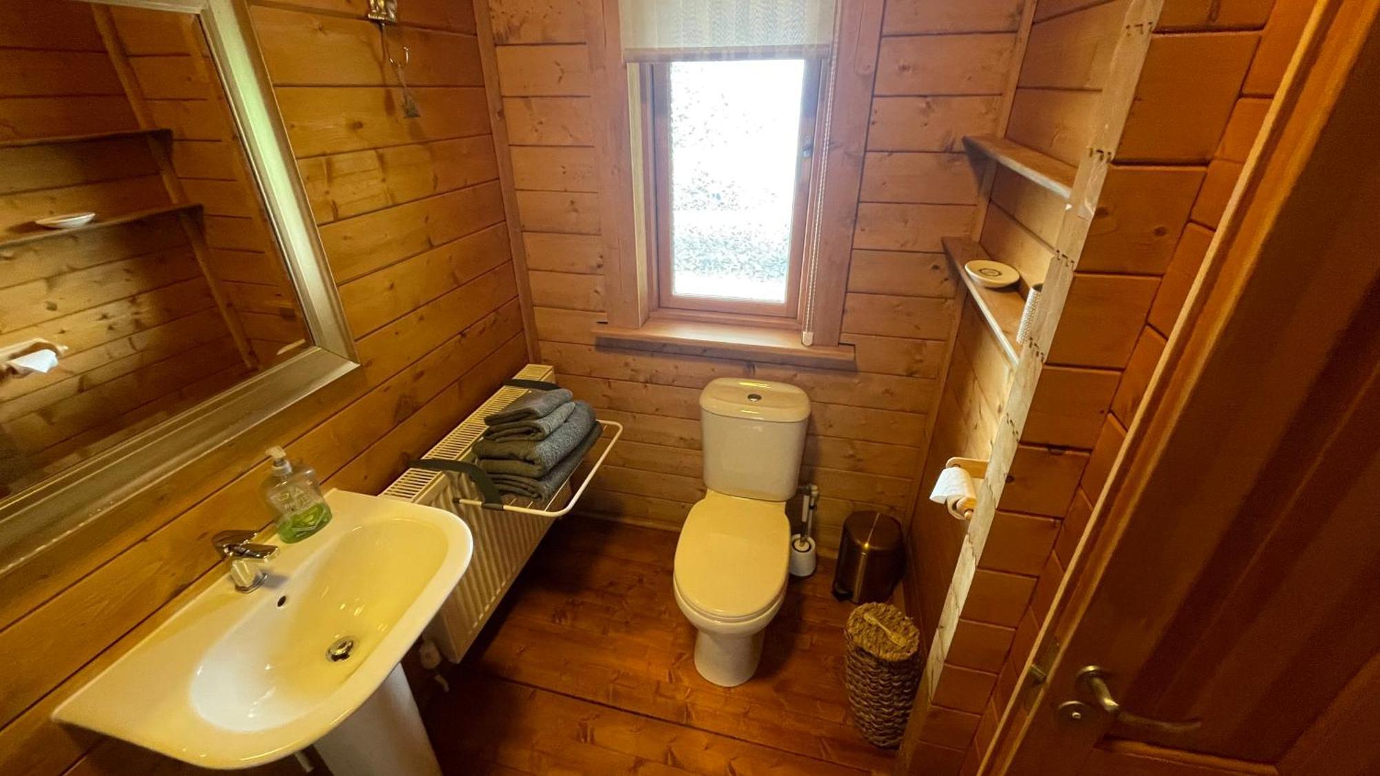Blossom Cabin - Little Log Cabin In Wales Newtown  Zewnętrze zdjęcie