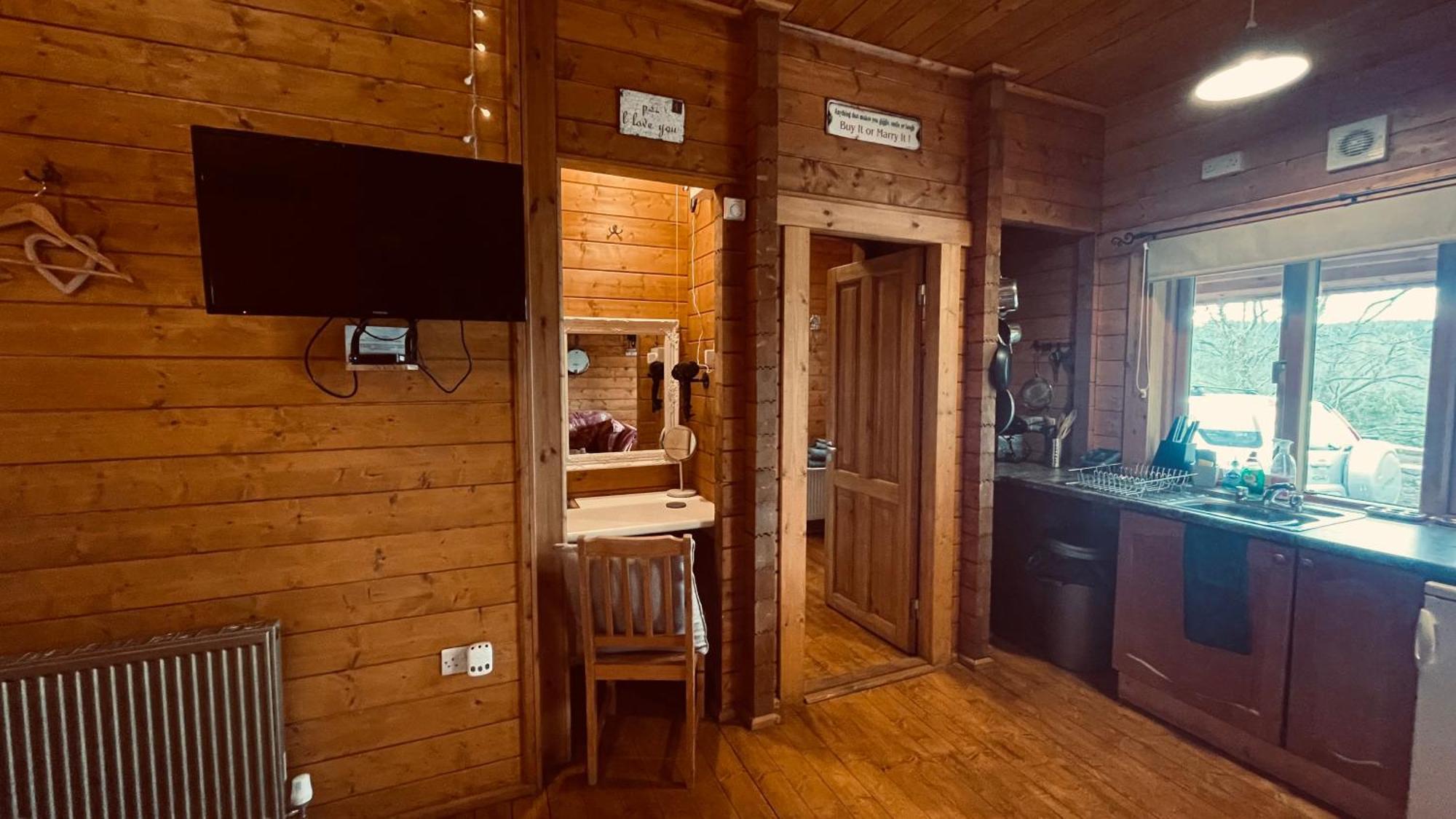 Blossom Cabin - Little Log Cabin In Wales Newtown  Zewnętrze zdjęcie